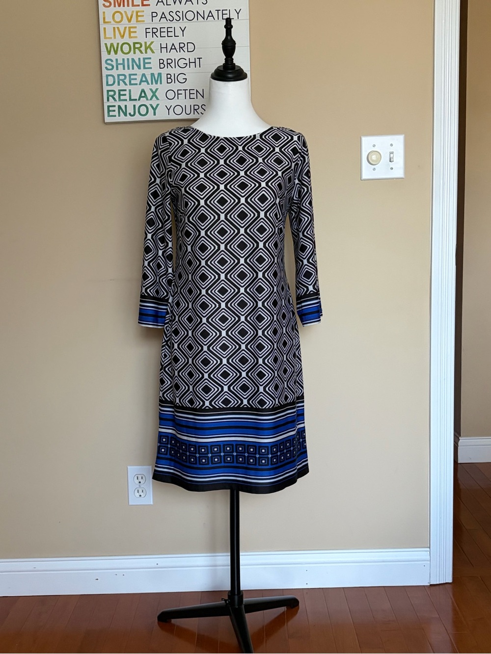 AB Studio Black & Blue Geometric Long Sleeve Shift Dress